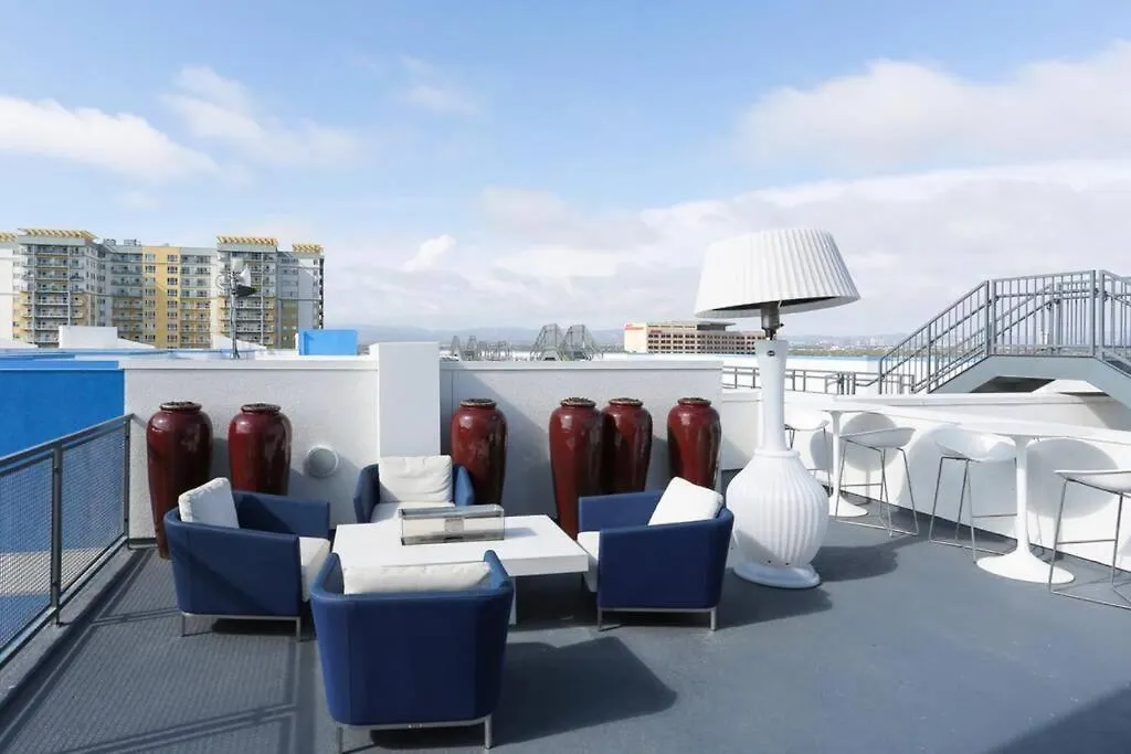 Stylish & Comfy Steps To Beach Balcony Pkg 0*, Los Angeles